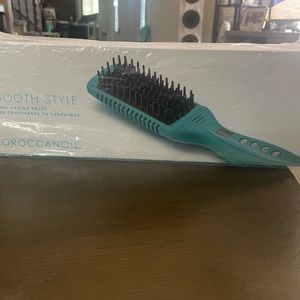 Moroccanoil smooth style ceramic heated brush NEW sealed in box